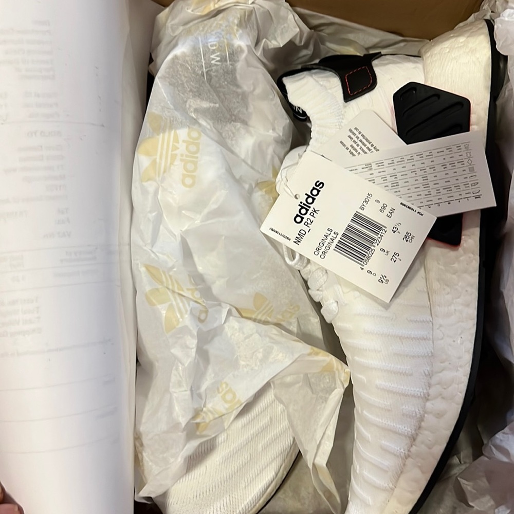 🔥PRICE DROP🔥 Adidas NMD R2 Pk - NWT